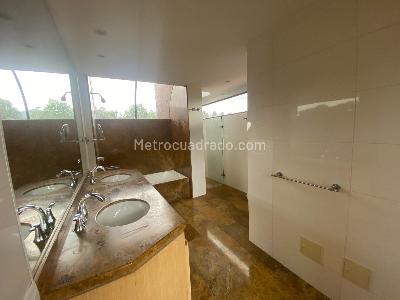 Casa de 4 alcobas en arriendo en Hacienda San Simon, Bogotá, 1400 m² · foto 15 de 16