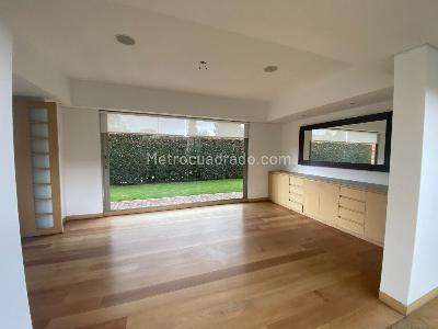 Casa de 4 alcobas en arriendo en Hacienda San Simon, Bogotá, 1400 m² · foto 2 de 16
