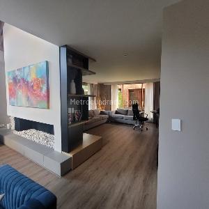 Casa de 4 alcobas en venta en San Jose De Bavaria, Bogotá, 460 m² · foto 4 de 9