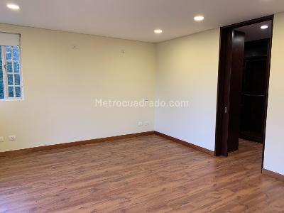 Casa de 4 alcobas en venta en San Simon, Bogotá, 430 m² · foto 2 de 20