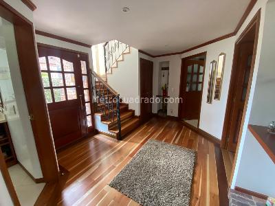 Casa de 4 alcobas en venta en San Jose De Bavaria, Bogotá, 360 m² · foto 3 de 20