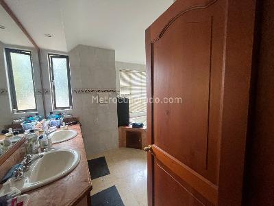 Casa de 3 alcobas en venta en San Jose De Bavaria, Bogotá, 320 m² · foto 12 de 16