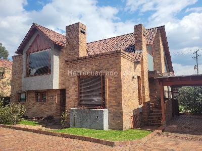Casa de 3 alcobas en venta en San Jose De Bavaria, Bogotá, 300 m² · foto 1 de 15