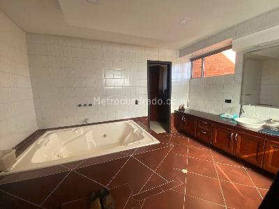 Casa de 4 alcobas en venta en San Jose De Bavaria, Bogotá, 520 m² · foto 17 de 19