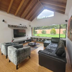 Casa de 3 alcobas en venta en San Jose De Bavaria, Bogotá, 390 m² · foto 2 de 19