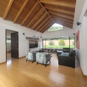 Casa de 3 alcobas en venta en San Jose De Bavaria, Bogotá, 390 m² · foto 3 de 19