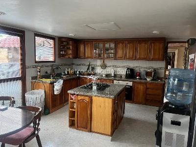 Casa de 4 alcobas en venta en San Jose De Bavaria, Bogotá, 340 m² · foto 3 de 16