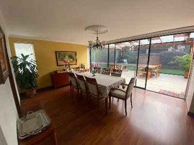 Casa de 4 alcobas en venta en San Jose De Bavaria, Bogotá, 380 m² · foto 2 de 17