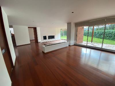 Casa de 5 alcobas en venta en San Jose De Bavaria, Bogotá, 460 m² · foto 3 de 19