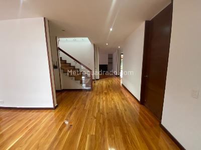 Casa de 4 alcobas en arriendo en San Jose De Bavaria, Bogotá, 800 m² · foto 8 de 19