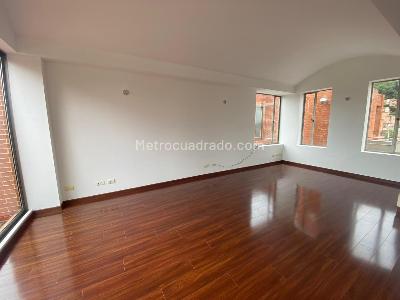Casa de 3 alcobas en venta en San Jose De Bavaria, Bogotá, 420 m² · foto 11 de 16