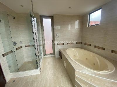 Casa de 3 alcobas en venta en San Jose De Bavaria, Bogotá, 420 m² · foto 14 de 16