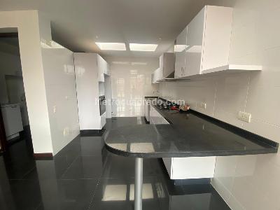 Casa de 3 alcobas en venta en San Jose De Bavaria, Bogotá, 420 m² · foto 4 de 16