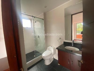 Casa de 3 alcobas en venta en San Jose De Bavaria, Bogotá, 420 m² · foto 8 de 16