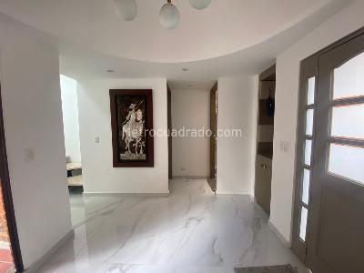 Casa de 4 alcobas en venta en San Jose De Bavaria, Bogotá, 280 m² · foto 9 de 19