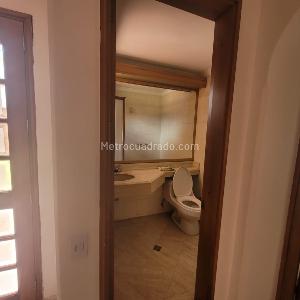 Casa de 4 alcobas en venta en San Jose De Bavaria, Bogotá, 380 m² · foto 16 de 19