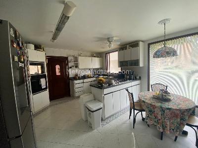 Casa de 3 alcobas en venta en San Jose De Bavaria, Bogotá, 330 m² · foto 14 de 17