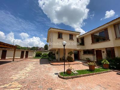 Casa de 3 alcobas en venta en San Jose De Bavaria, Bogotá, 340 m² · foto 2 de 18