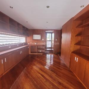 Casa de 4 alcobas en venta en San Jose De Bavaria, Bogotá, 430 m² · foto 3 de 20
