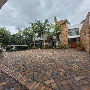 Casa de 4 alcobas en venta en San Jose De Bavaria, Bogotá, 550 m² · foto 2 de 19