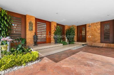 Casa de 5 alcobas en venta en San Jose De Bavaria, Bogotá, 560 m² · foto 2 de 17