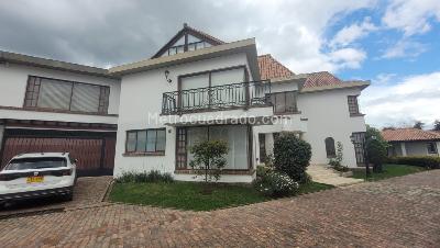 Casa de 5 alcobas en venta en San Jose De Bavaria, Bogotá, 480 m² · foto 1 de 18