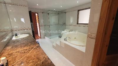 Casa de 5 alcobas en venta en San Jose De Bavaria, Bogotá, 480 m² · foto 6 de 18