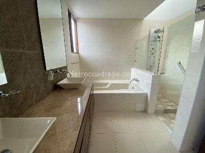 Casa de 4 alcobas en arriendo en San Jose De Bavaria, Bogotá, 520 m² · foto 16 de 20