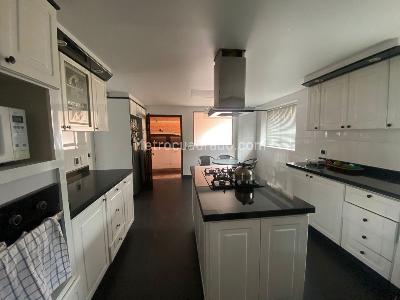 Casa de 5 alcobas en venta en San Jose De Bavaria, Bogotá, 360 m² · foto 2 de 16