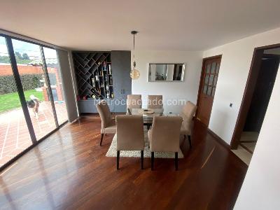 Casa de 5 alcobas en venta en San Jose De Bavaria, Bogotá, 360 m² · foto 5 de 16