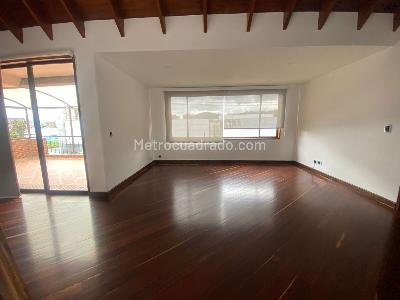 Casa de 5 alcobas en venta en San Jose De Bavaria, Bogotá, 360 m² · foto 9 de 16