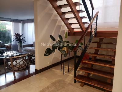 Casa de 4 alcobas en venta en San Jose De Bavaria, Bogotá, 400 m² · foto 2 de 18