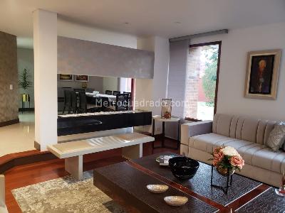 Casa de 4 alcobas en venta en San Jose De Bavaria, Bogotá, 400 m² · foto 4 de 18