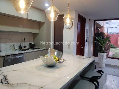 Casa de 4 alcobas en venta en San Jose De Bavaria, Bogotá, 400 m² · foto 8 de 18
