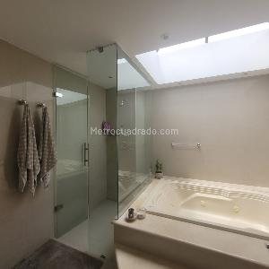 Casa de 4 alcobas en venta en San Jose De Bavaria, Bogotá, 420 m² · foto 3 de 20