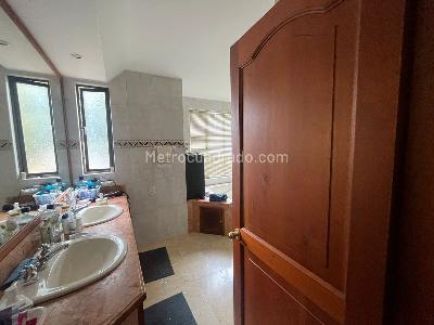 Casa de 3 alcobas en venta en San, Bogotá, 380 m² · foto 10 de 16