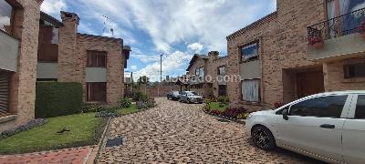 Casa de 4 alcobas en venta en San Jose De Bavaria, Bogotá, 300 m² · foto 2 de 17