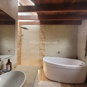 Casa de 4 alcobas en venta en San Jose De Bavaria, Bogotá, 320 m² · foto 6 de 20