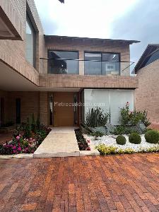 Casa en venta en San Jose De Bavaria, Bogotá · foto 2 de 18
