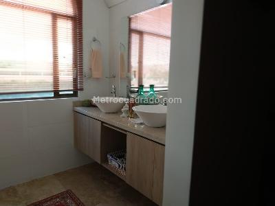 Casa de 4 alcobas en venta en San Jose De Bavaria, Bogotá, 380 m² · foto 17 de 18