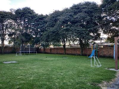 Casa de 4 alcobas en venta en San Jose De Bavaria, Bogotá, 380 m² · foto 4 de 18