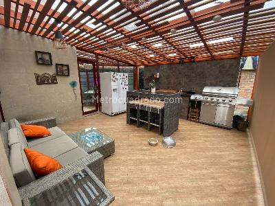 Casa de 4 alcobas en venta en San Jose De Bavaria, Bogotá, 800 m² · foto 1 de 19