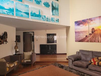 Casa de 4 alcobas en venta en San Jose De Bavaria, Bogotá, 800 m² · foto 2 de 19