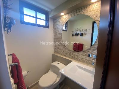 Casa de 3 alcobas en venta en San Jose De Bavaria, Bogotá, 800 m² · foto 3 de 20