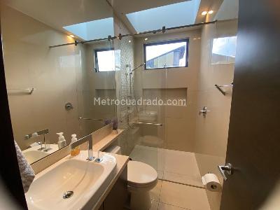 Casa de 4 alcobas en venta en San Jose De Bavaria, Bogotá, 800 m² · foto 18 de 20