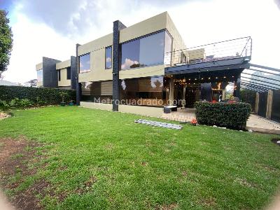 Casa de 4 alcobas en venta en San Jose De Bavaria, Bogotá, 800 m² · foto 2 de 20