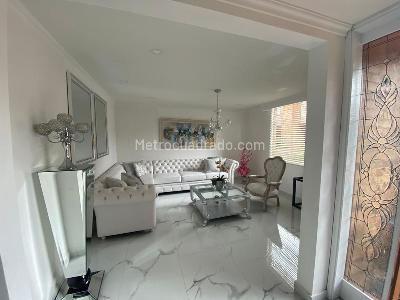 Casa de 5 alcobas en venta en San Jose De Bavaria, Bogotá, 460 m² · foto 13 de 17