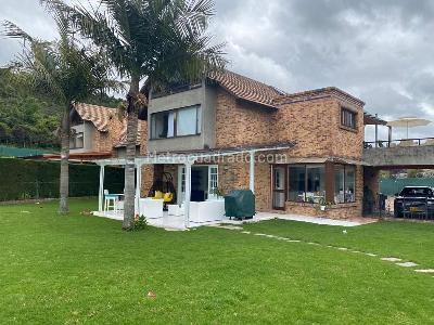 Casa de 5 alcobas en venta en San Jose De Bavaria, Bogotá, 460 m² · foto 4 de 17