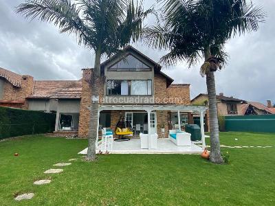 Casa de 4 alcobas en venta en San Jose De Bavaria, Bogotá, 400 m² · foto 2 de 16