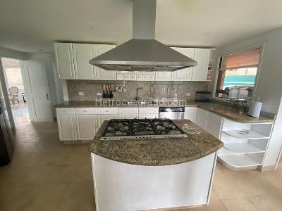 Casa de 4 alcobas en venta en San Jose De Bavaria, Bogotá, 400 m² · foto 5 de 16